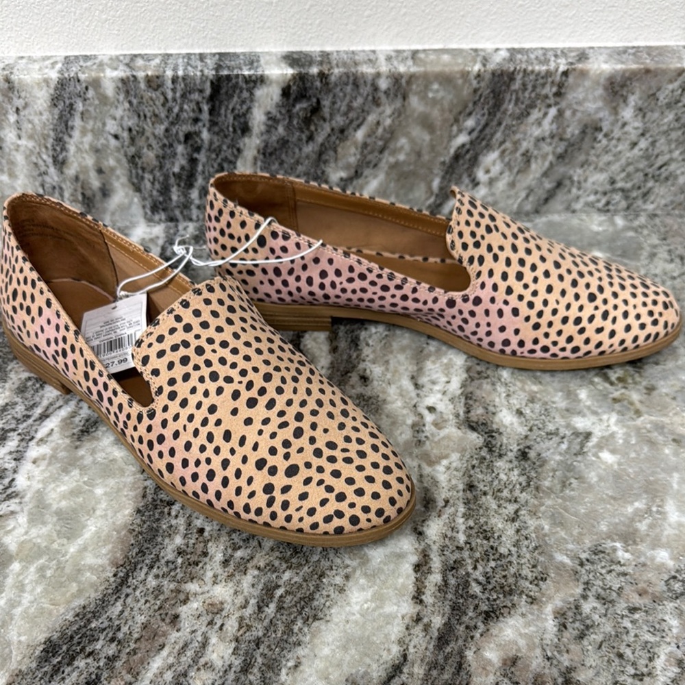 Universal Thread Pink and Black Flats with Suede Texture